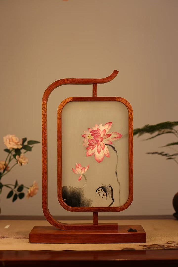 Specialty products of Hunan Province, China embroidery ornaments, double-sided embroidery, hand-embroidered creative features, home gifts, Shu Suzhou embroidery gifts, LED rosewood lights