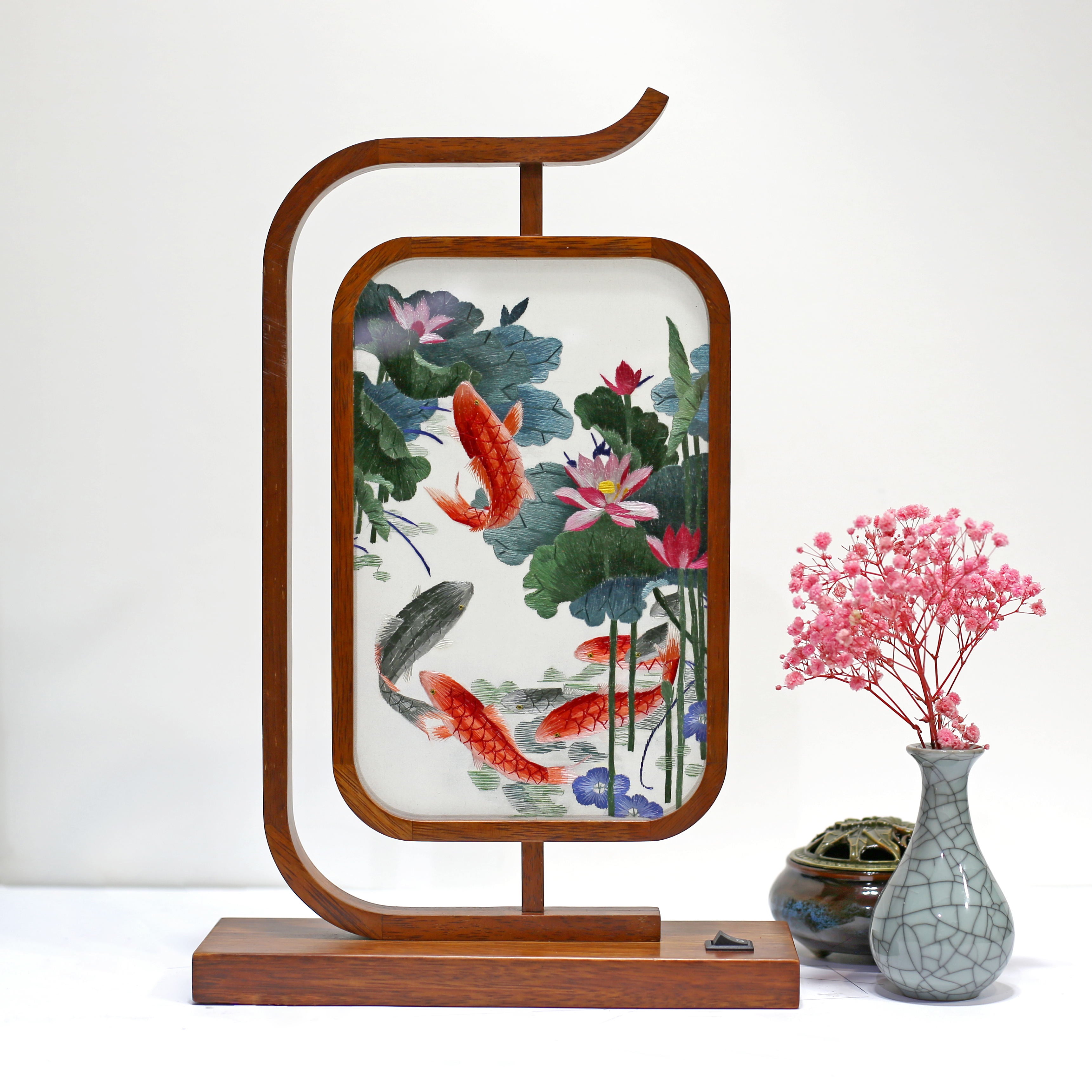 Specialty products of Hunan Province, China embroidery ornaments, double-sided embroidery, hand-embroidered creative features, home gifts, Shu Suzhou embroidery gifts, LED rosewood lights