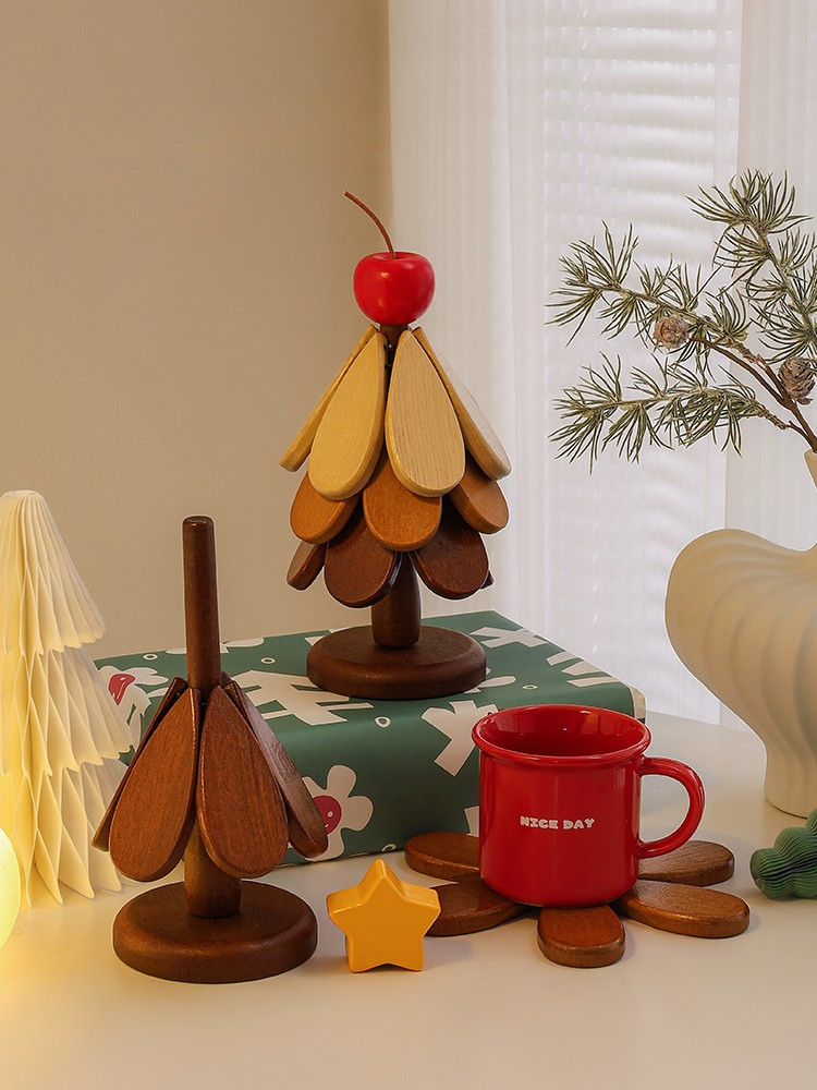 A Christmas tree insulated mat, dining table ornaments, living room home decorations, good things, solid wood anti-scald pot mats, high-end sense