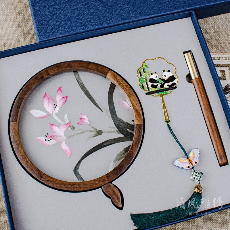 Suzhou embroidery gift three-piece box to foreigners hand-embroidered panda trinkets gift box bookmark business souvenirs