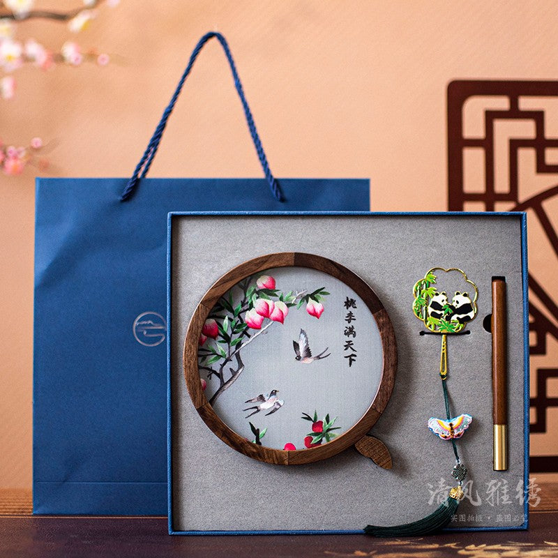 Suzhou embroidery gift three-piece box to foreigners hand-embroidered panda trinkets gift box bookmark business souvenirs