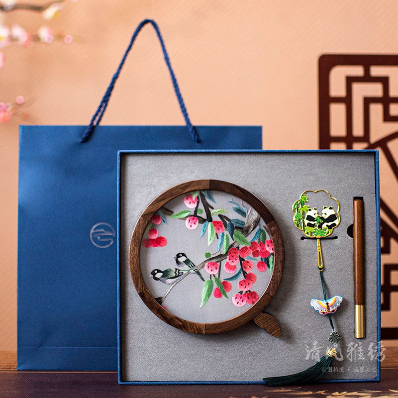 Suzhou embroidery gift three-piece box to foreigners hand-embroidered panda trinkets gift box bookmark business souvenirs