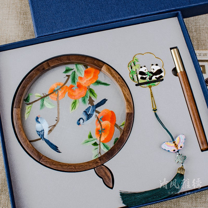 Suzhou embroidery gift three-piece box to foreigners hand-embroidered panda trinkets gift box bookmark business souvenirs