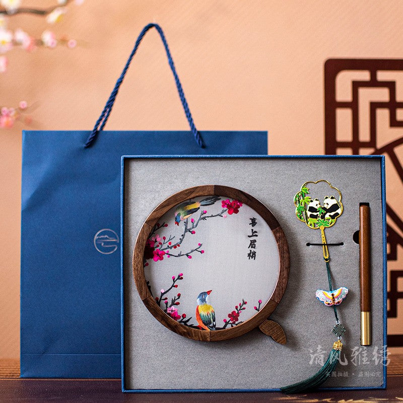 Suzhou embroidery gift three-piece box to foreigners hand-embroidered panda trinkets gift box bookmark business souvenirs