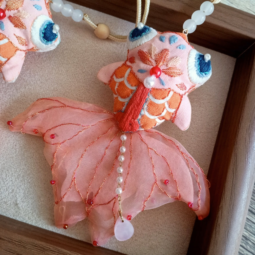 Chenhui hand-created hand-embroidered finished koi golden cicada sachet pendant gift box