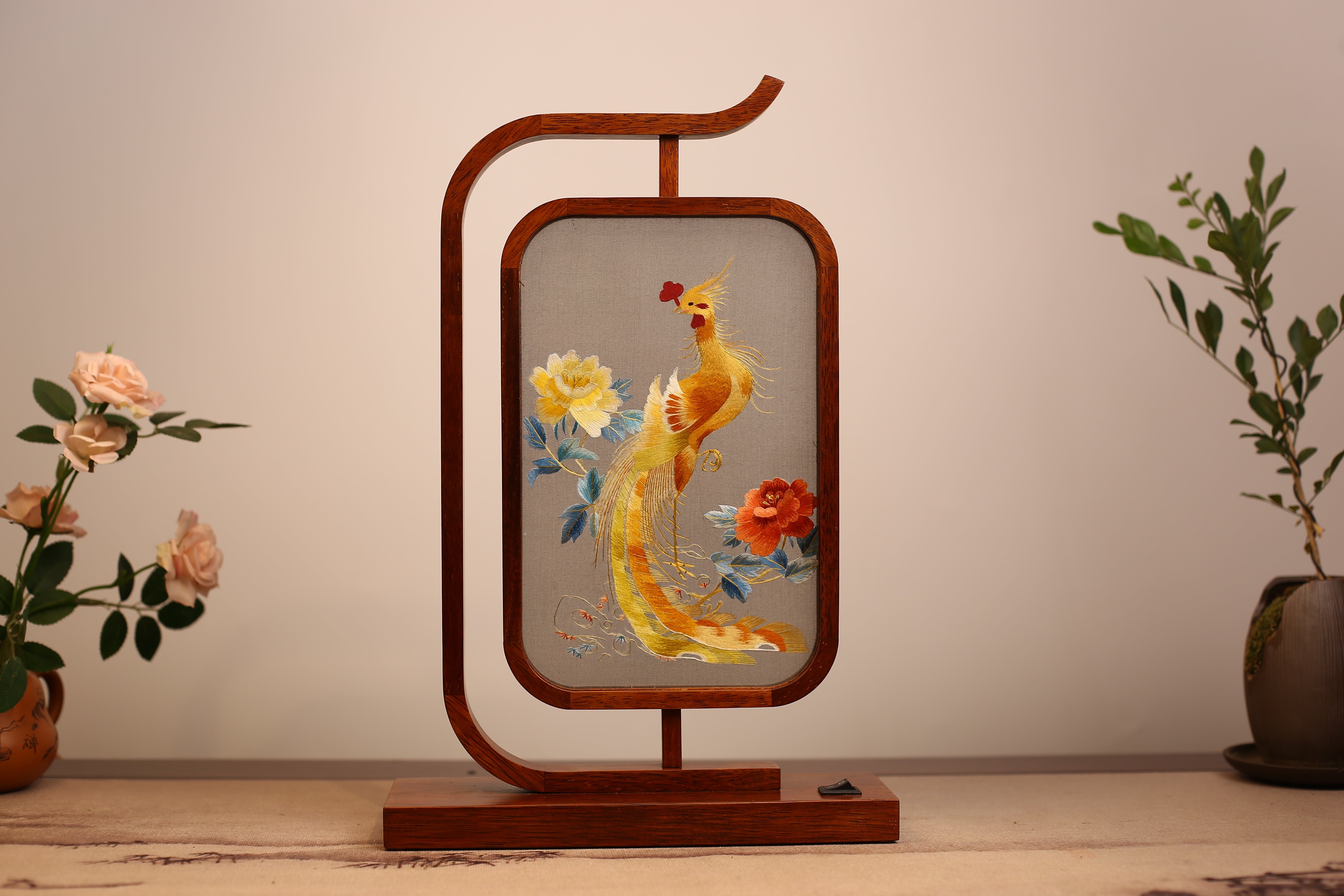 Specialty products of Hunan Province, China embroidery ornaments, double-sided embroidery, hand-embroidered creative features, home gifts, Shu Suzhou embroidery gifts, LED rosewood lights