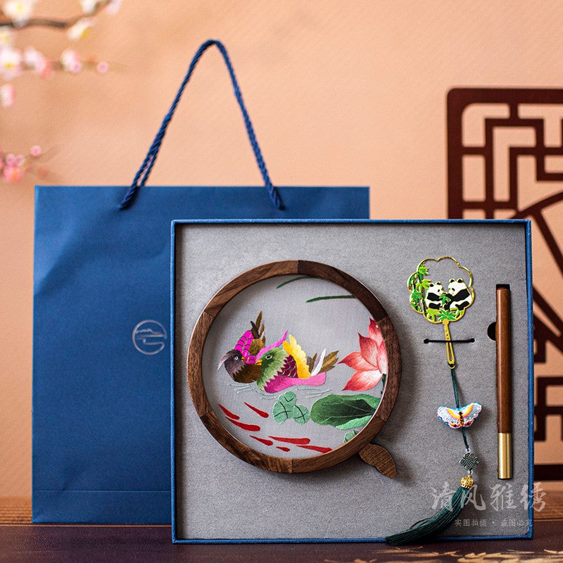 Suzhou embroidery gift three-piece box to foreigners hand-embroidered panda trinkets gift box bookmark business souvenirs