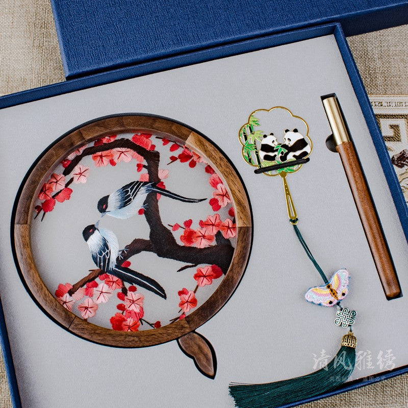 Suzhou embroidery gift three-piece box to foreigners hand-embroidered panda trinkets gift box bookmark business souvenirs