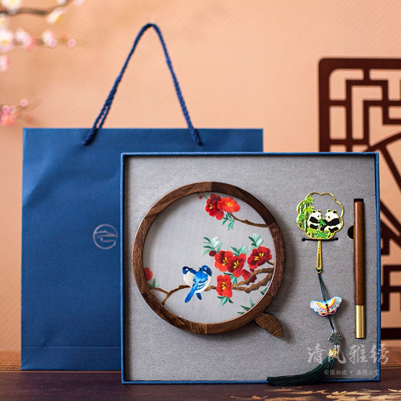 Suzhou embroidery gift three-piece box to foreigners hand-embroidered panda trinkets gift box bookmark business souvenirs