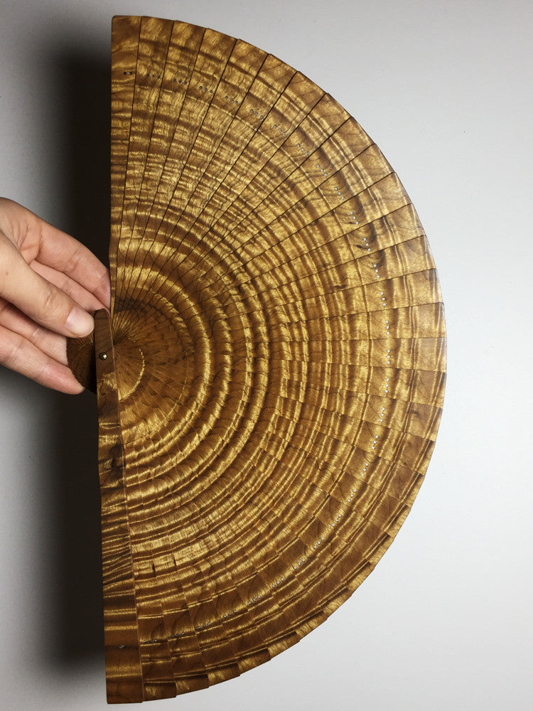 Golden nanmu fan Xiaoye Zhennan old material Su fan Jinsi nan fan hollowed out ancient style traditional solid wood China
