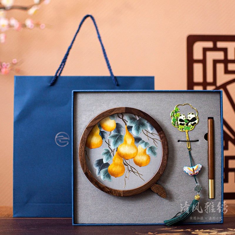 Suzhou embroidery gift three-piece box to foreigners hand-embroidered panda trinkets gift box bookmark business souvenirs