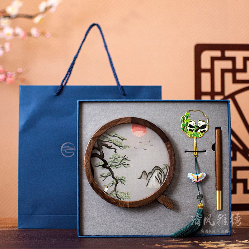 Suzhou embroidery gift three-piece box to foreigners hand-embroidered panda trinkets gift box bookmark business souvenirs