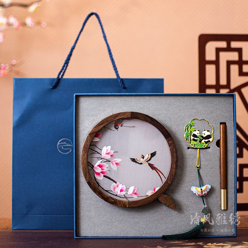 Suzhou embroidery gift three-piece box to foreigners hand-embroidered panda trinkets gift box bookmark business souvenirs