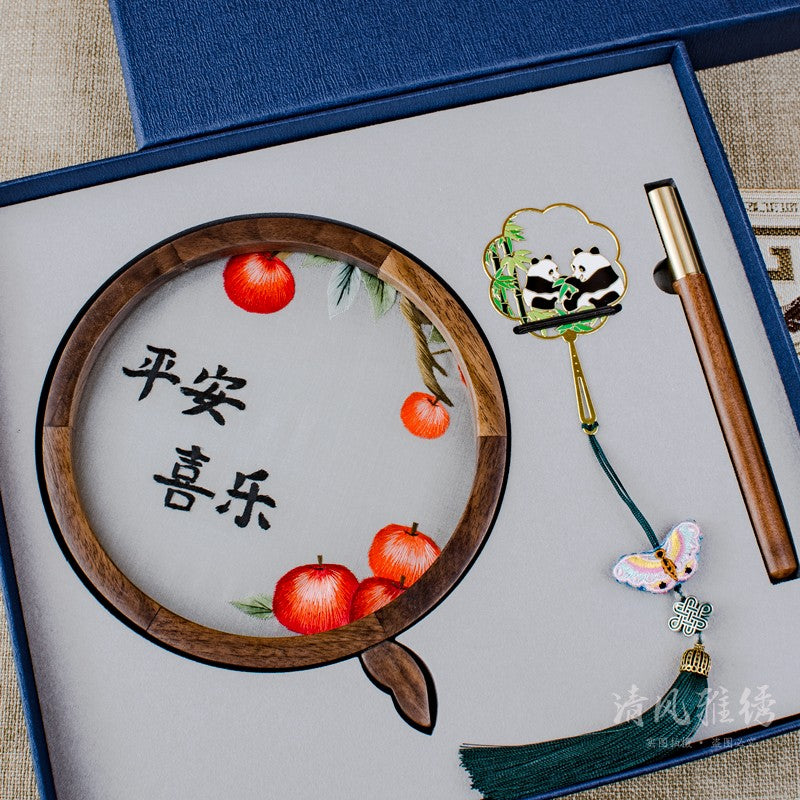 Suzhou embroidery gift three-piece box to foreigners hand-embroidered panda trinkets gift box bookmark business souvenirs