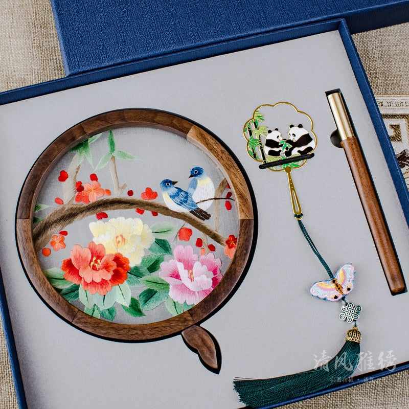 Suzhou embroidery gift three-piece box to foreigners hand-embroidered panda trinkets gift box bookmark business souvenirs