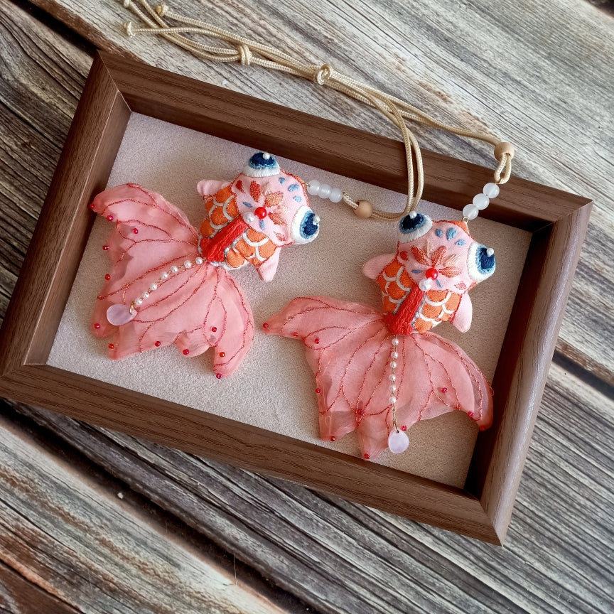 Chenhui hand-created hand-embroidered finished koi golden cicada sachet pendant gift box