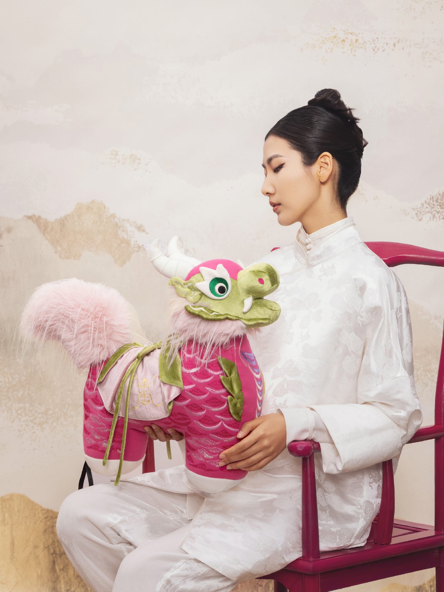 Afternoon view of "Dragon in Me" special-shaped pillow, three-dimensional unicorn ornaments, new Chinese light luxury living room sofa cushions