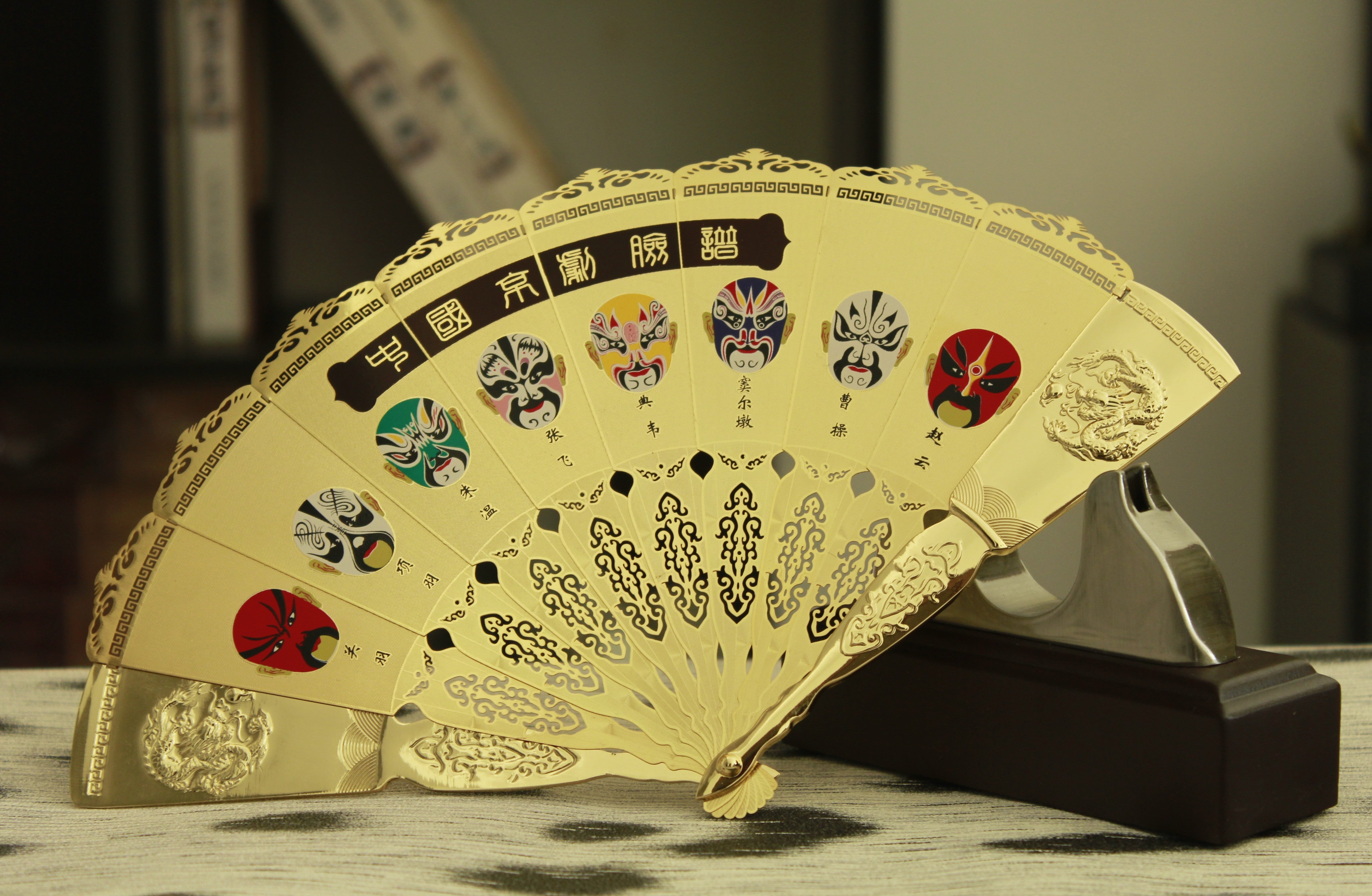 Chinese characteristic gifts for foreigners, Beijing characteristic crafts, Beijing opera facial makeup decoration, business foreign affairs gifts abroad